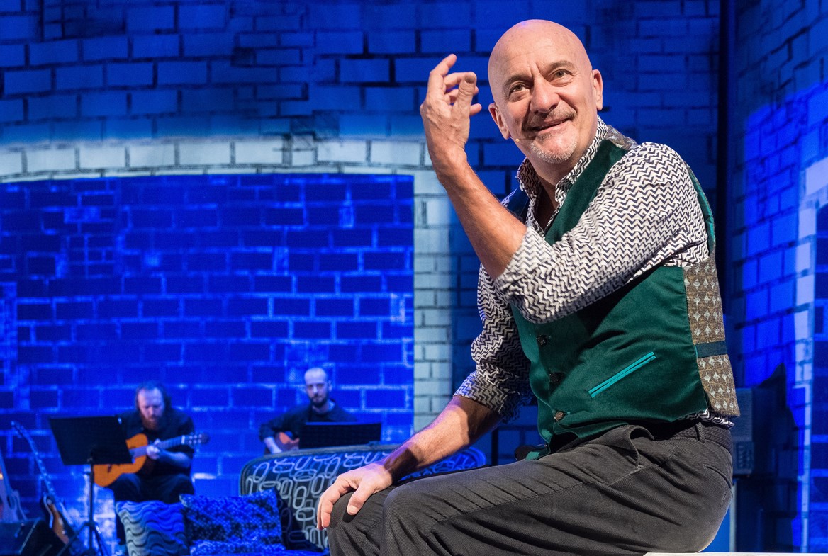 Claudio Bisio al Teatro Fusco con “La mia vita raccontata male”